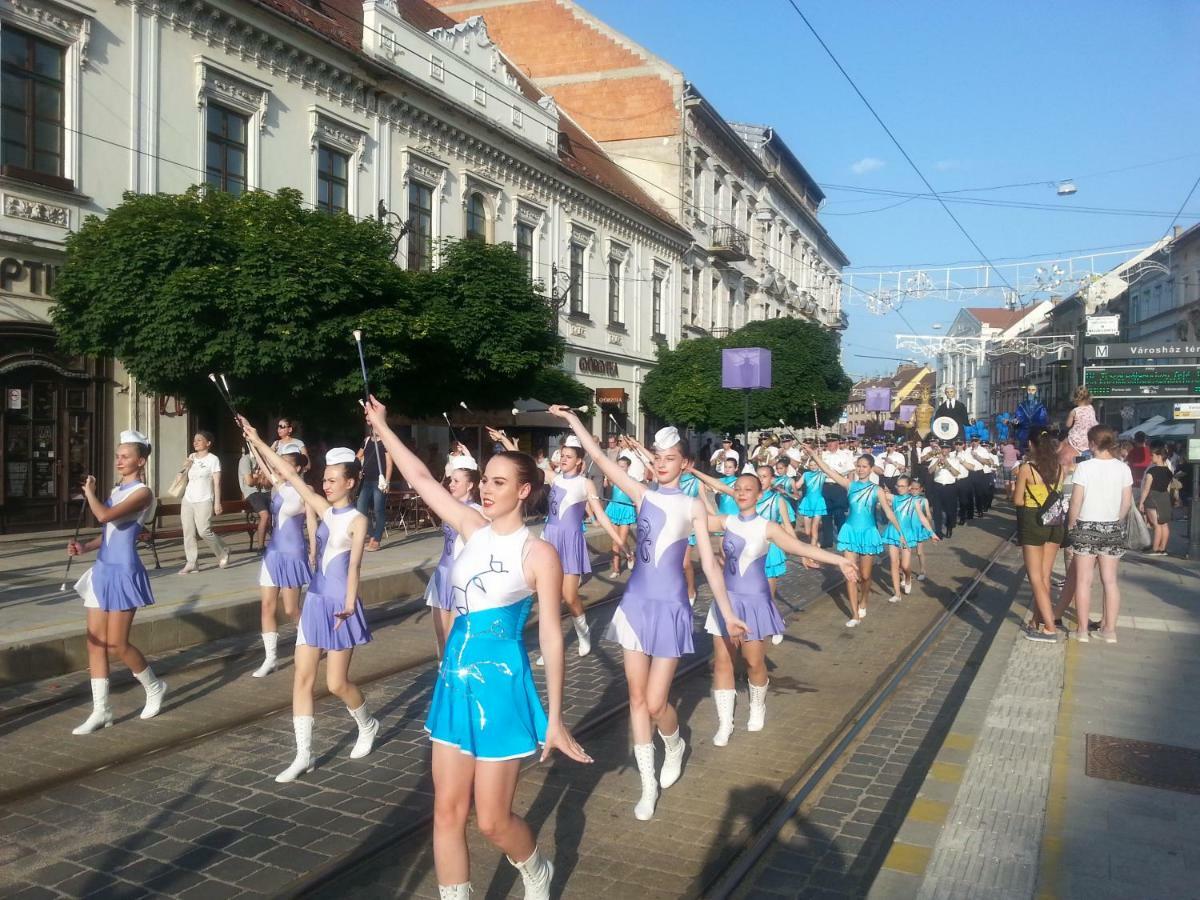Downtown Apartment Miskolc Eksteriør bilde