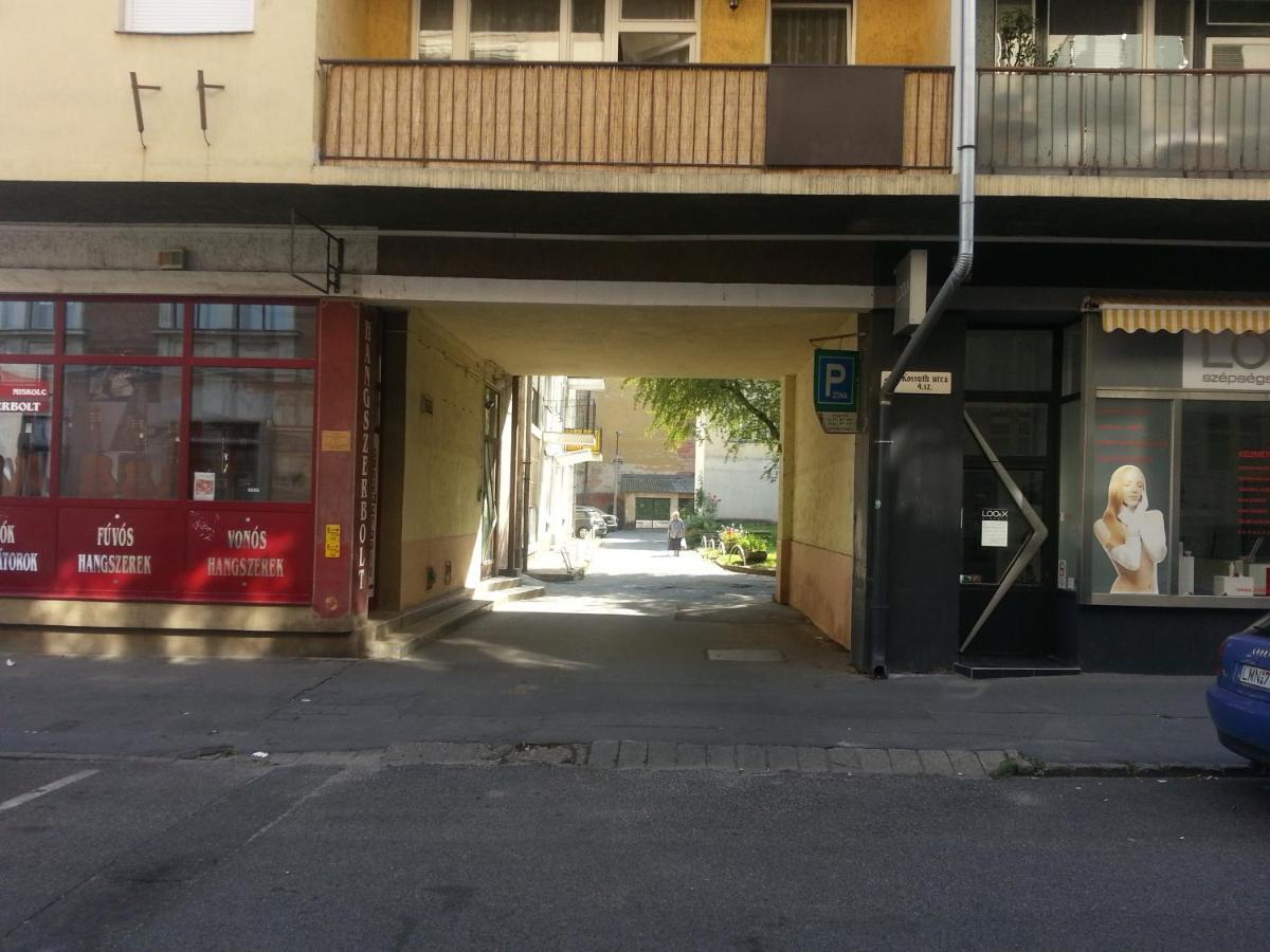 Downtown Apartment Miskolc Eksteriør bilde